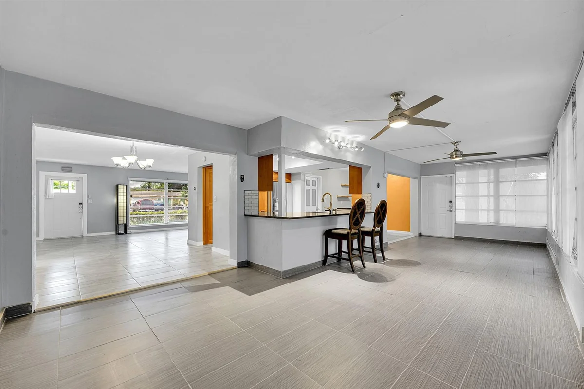 6501 NW 24th Ct, Sunrise: photo 1 of 22