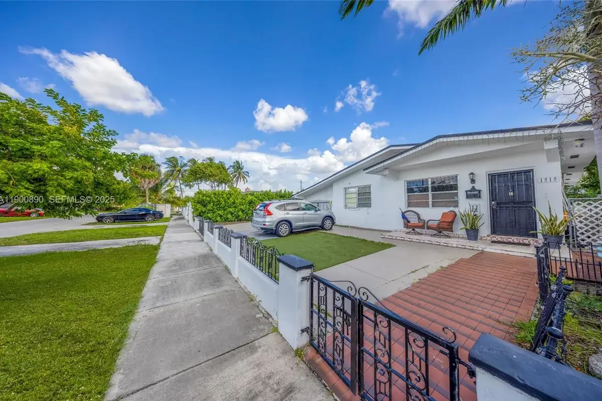 1515 NW 33rd Ave, Miami: photo 1 of 24