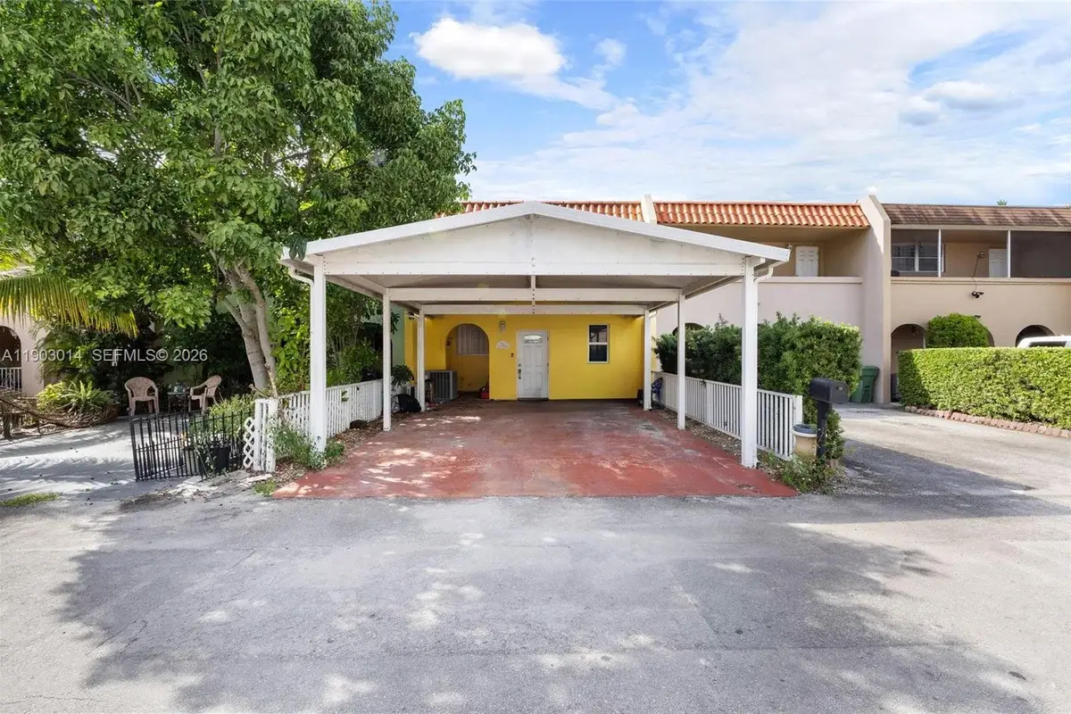 7144 W 2nd Ln, Hialeah: photo 1 of 40