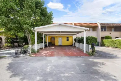 7144 W 2nd Ln, Hialeah: photo 1 of 40