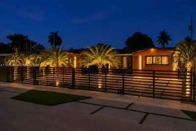 19511 NE 18th Pl, Miami: photo 1 of 34