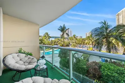 19390 Collins Ave #209, Sunny Isles Beach: photo 1 of 33