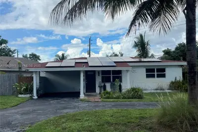 281 NE 41st St, Oakland Park: photo 1 of 1