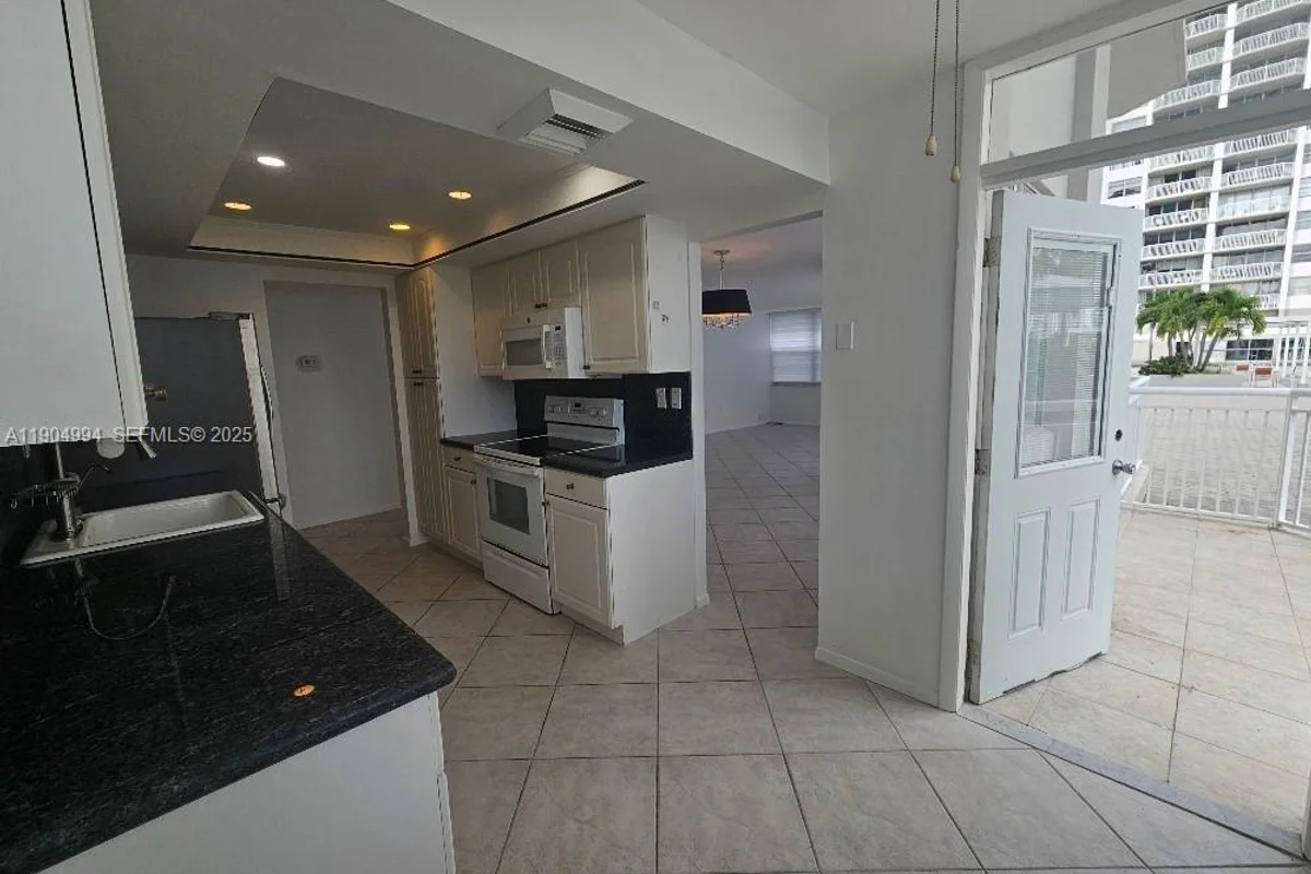 18041 Biscayne Blvd #204, Aventura: photo 1 of 52