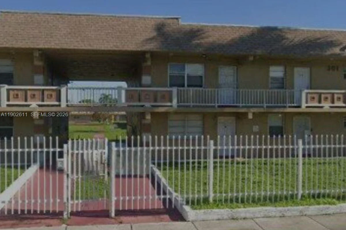 301 NW 177th St #136, Miami Gardens: photo 1 of 12