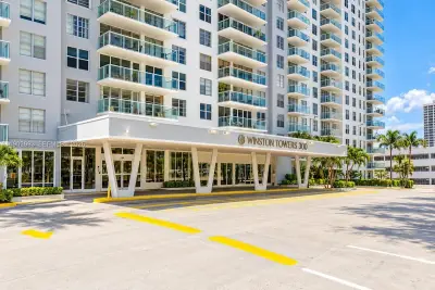 230 174th St #409, Sunny Isles Beach: photo 1 of 20