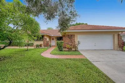 5641 Thistledown Ter, Davie: photo 1 of 54