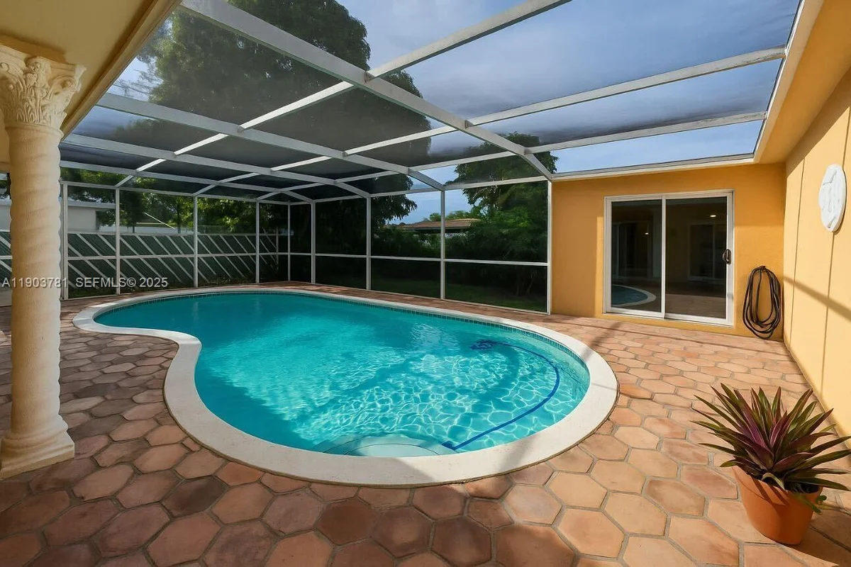 6391 SW 34th St, Miramar: photo 1 of 22