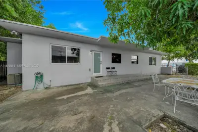 3181 NW 5th Ave, Miami: photo 1 of 37
