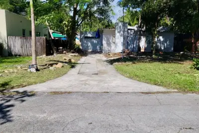 519 NE 118th St, Biscayne Park: photo 1 of 6