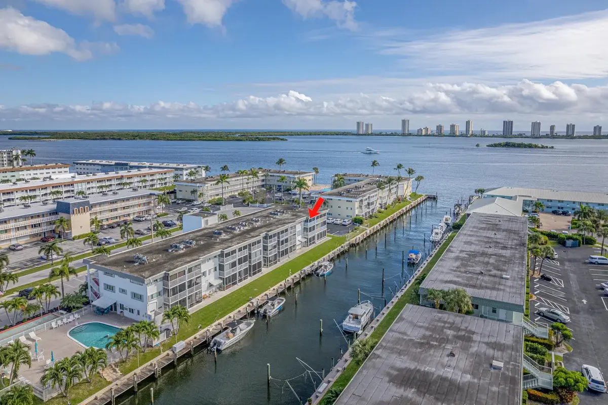 112 Doolen Ct #302, North Palm Beach: photo 1 of 43