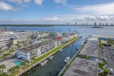 112 Doolen Ct #302, North Palm Beach: photo 1 of 43