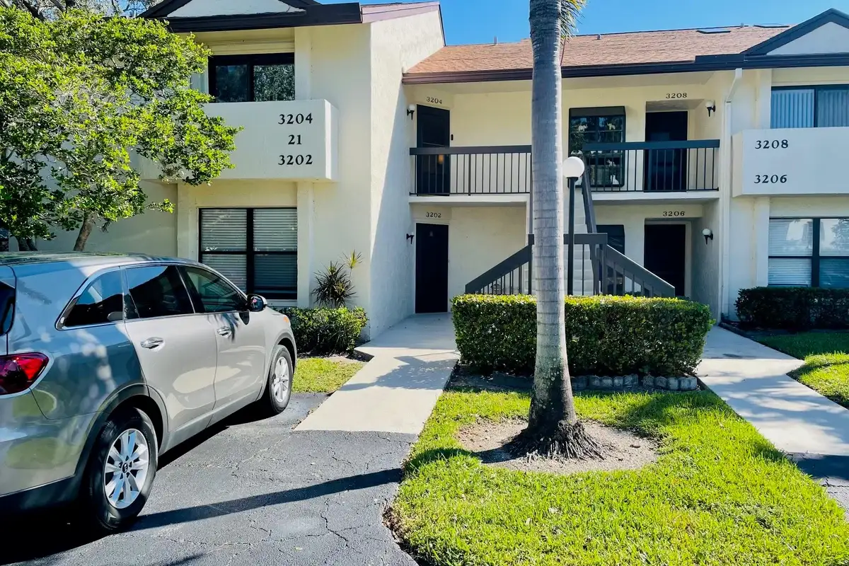 3204 Perimeter Dr, Lake Worth: photo 1 of 32