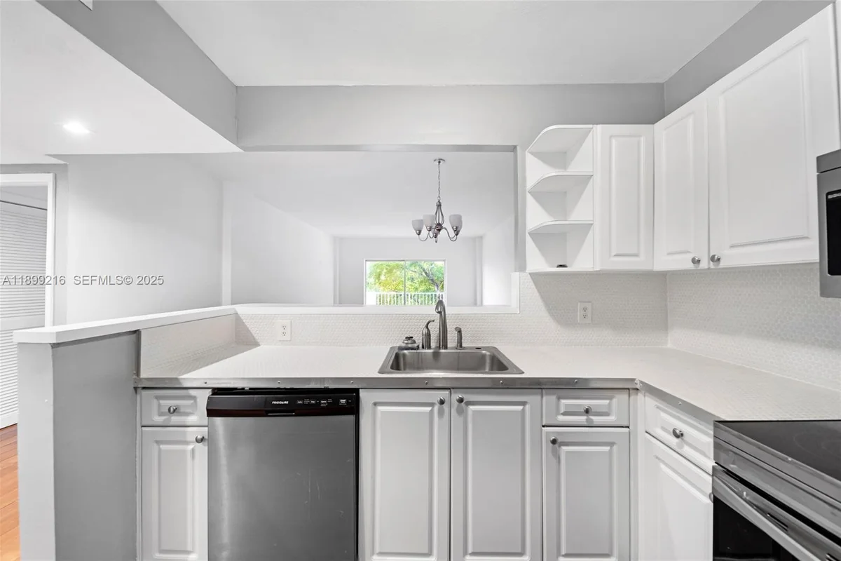 1455 N Treasure Dr #3K, North Bay Village: photo 1 of 32