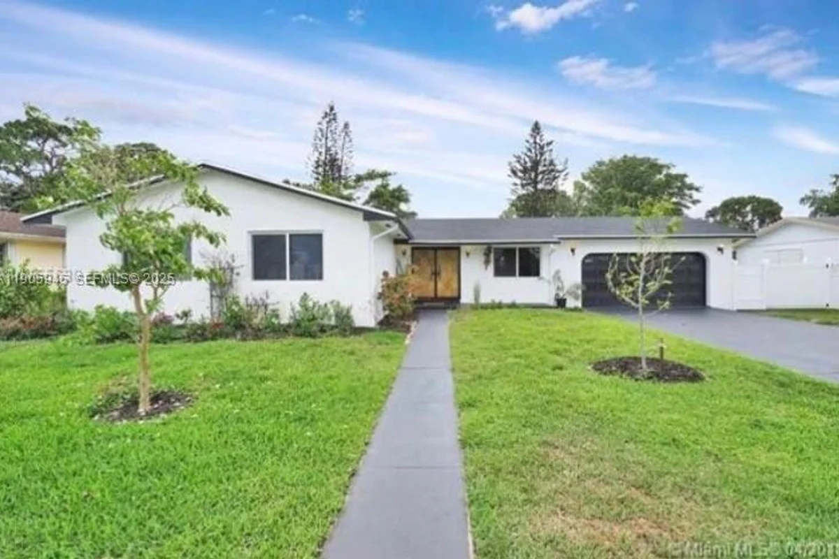 17000 NW 18th Ave, Miami Gardens: photo 1 of 26