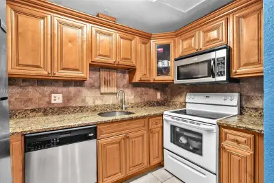 3270 NW 104th Ave, Coral Springs: photo 1 of 26