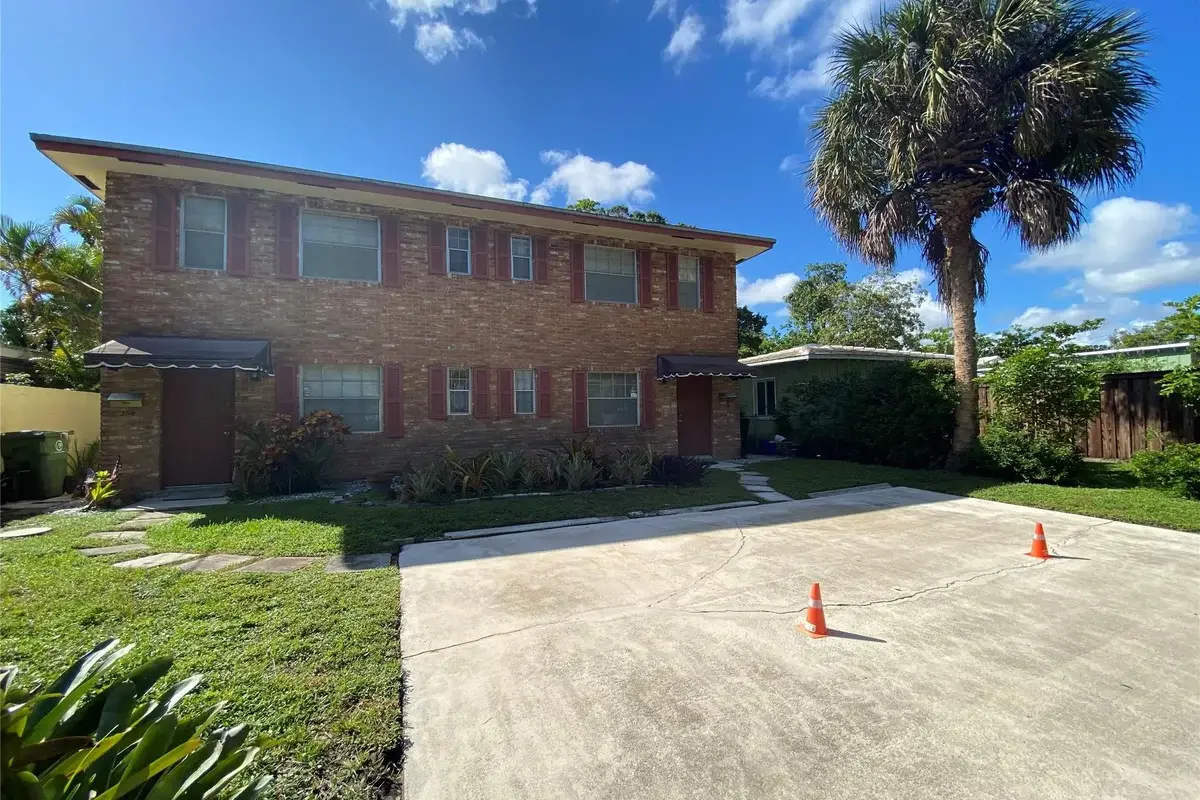 310 SW 11th Ct, Fort Lauderdale: photo 1 of 12