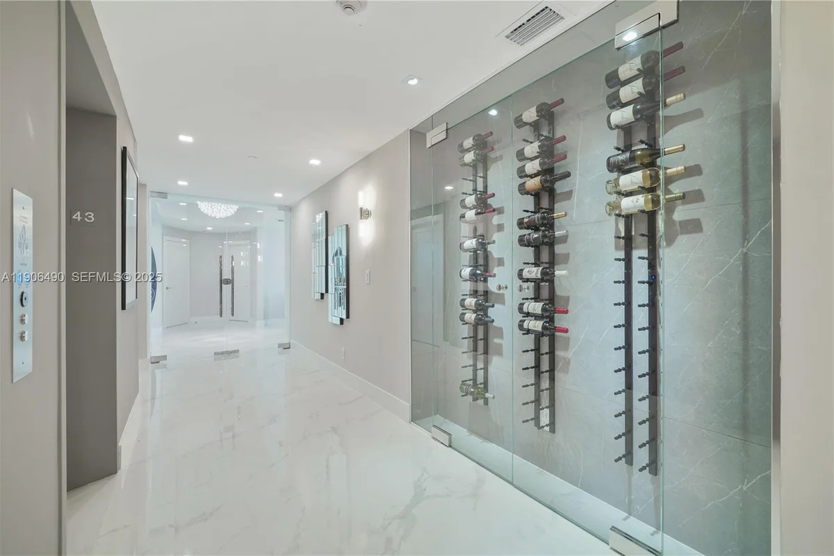 300 S Pointe Dr #4306, Miami Beach: photo 1 of 100