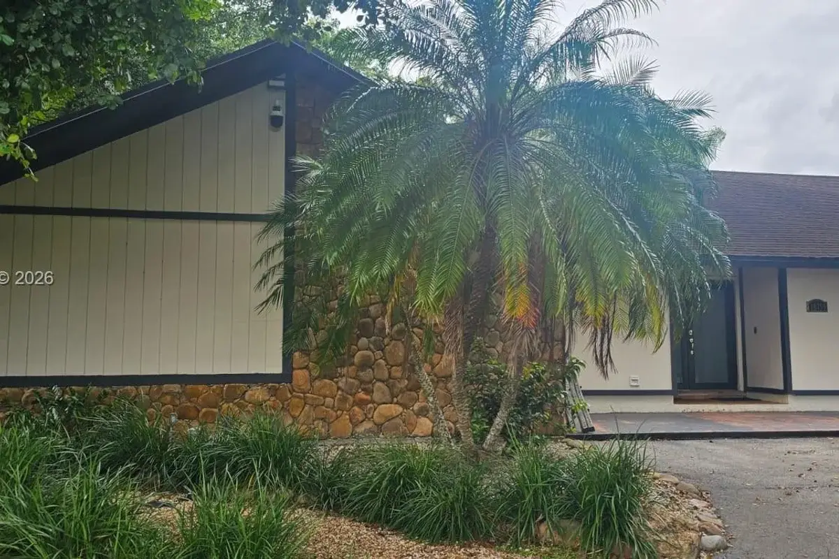 18750 SW 207th Ave, Miami: photo 1 of 21