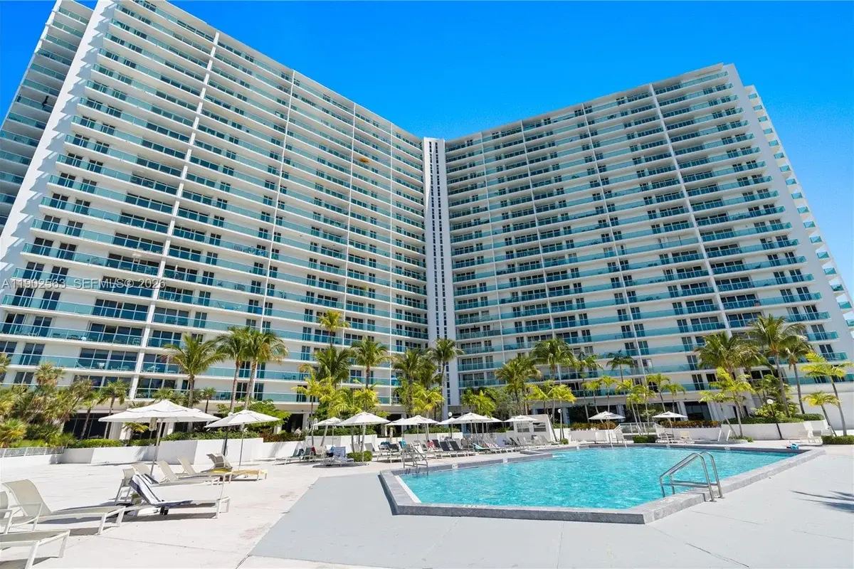 100 Bayview Dr #1901, Sunny Isles Beach: photo 1 of 30