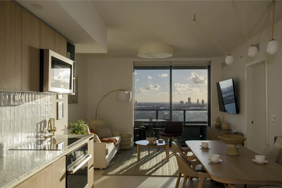 159 NE 6th St #2816, Miami: photo 1 of 22