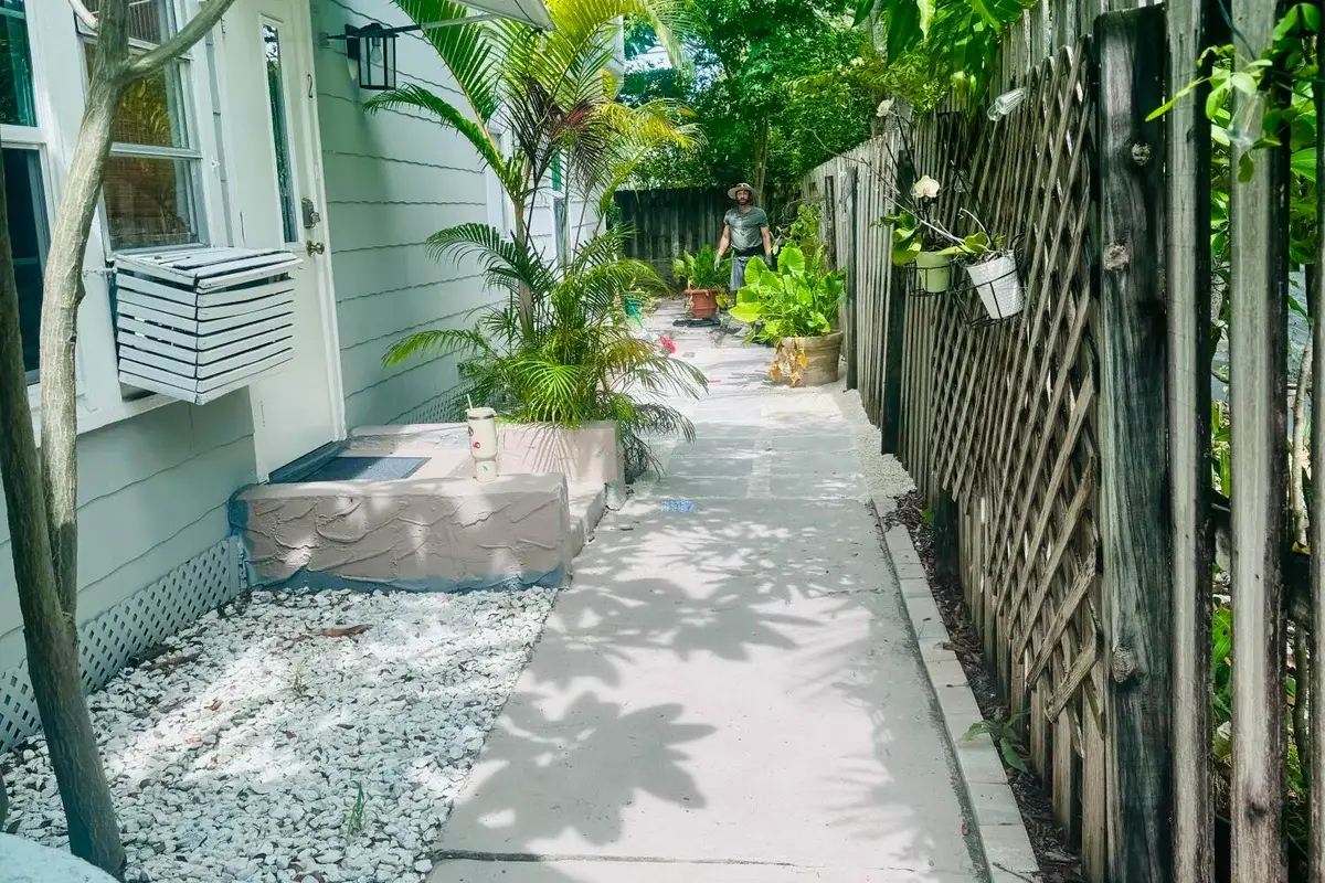 204 S M St, Lake Worth Beach: photo 1 of 11