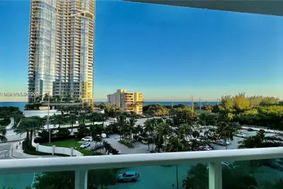 100 Bayview Dr #607, Sunny Isles Beach: photo 1 of 11