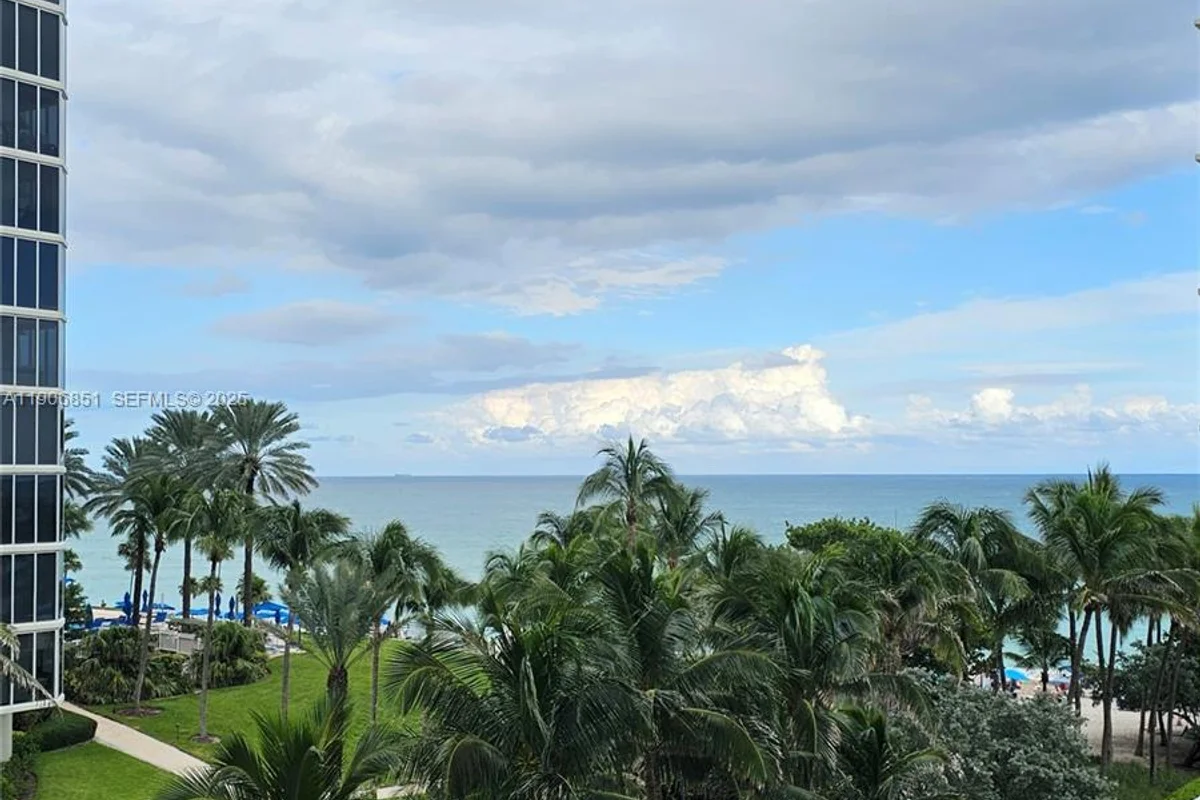19201 Collins Ave #324, Sunny Isles Beach: photo 1 of 11
