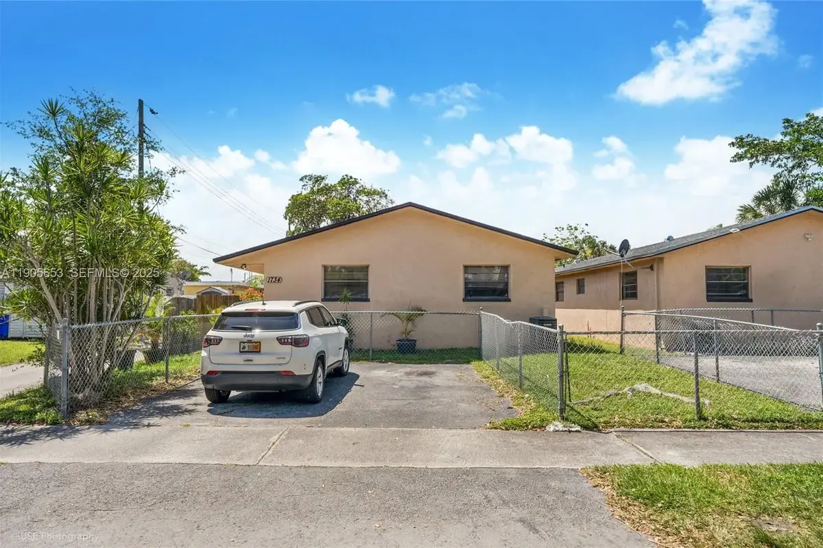 1734 N 16th Ct, Hollywood: photo 1 of 18