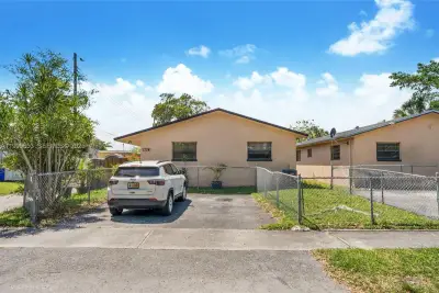 1734 N 16th Ct, Hollywood: photo 1 of 18