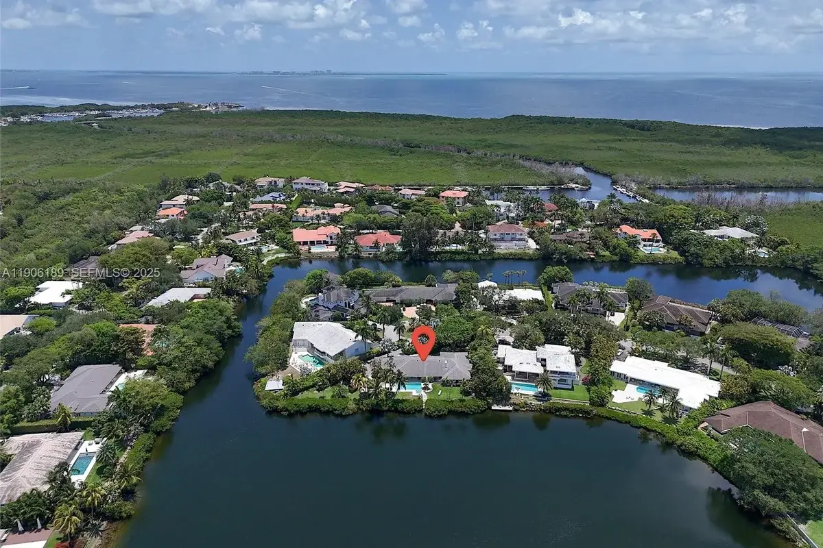 415 Rovino Ave, Coral Gables: photo 1 of 72