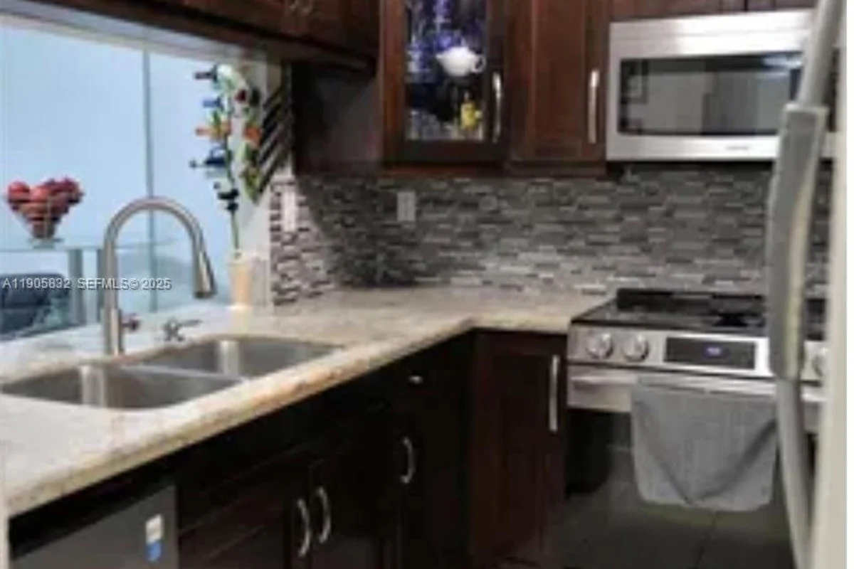 10900 SW 104th St #314, Miami: photo 1 of 13
