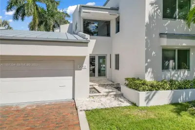 2089 NE 121st Rd, North Miami: photo 1 of 30