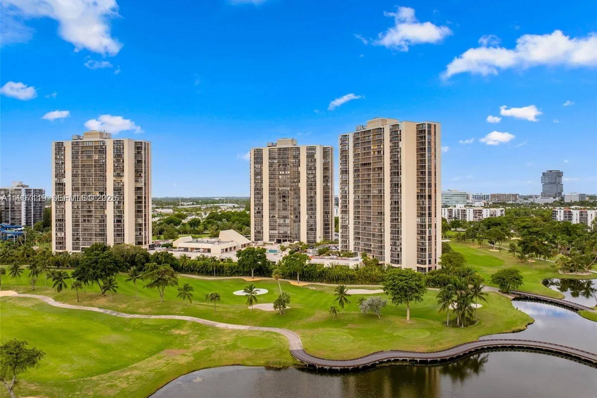 20379 W Country Club Dr #737, Aventura: photo 1 of 15