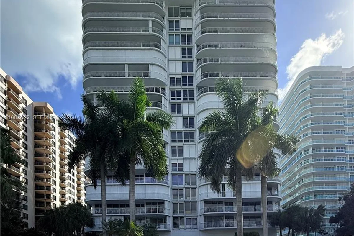 10155 Collins Ave #906, Bal Harbour: photo 1 of 3