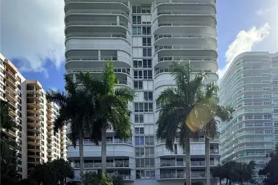 10155 Collins Ave #906, Bal Harbour: photo 1 of 3