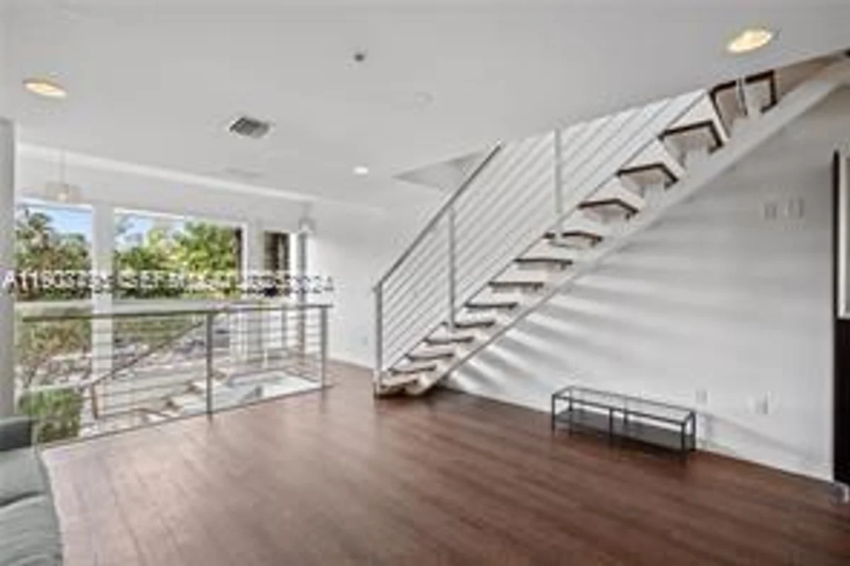 1600 Michigan Ave #7, Miami Beach: photo 1 of 28
