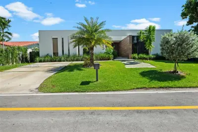 655 Layne Blvd, Hallandale Beach: photo 1 of 46