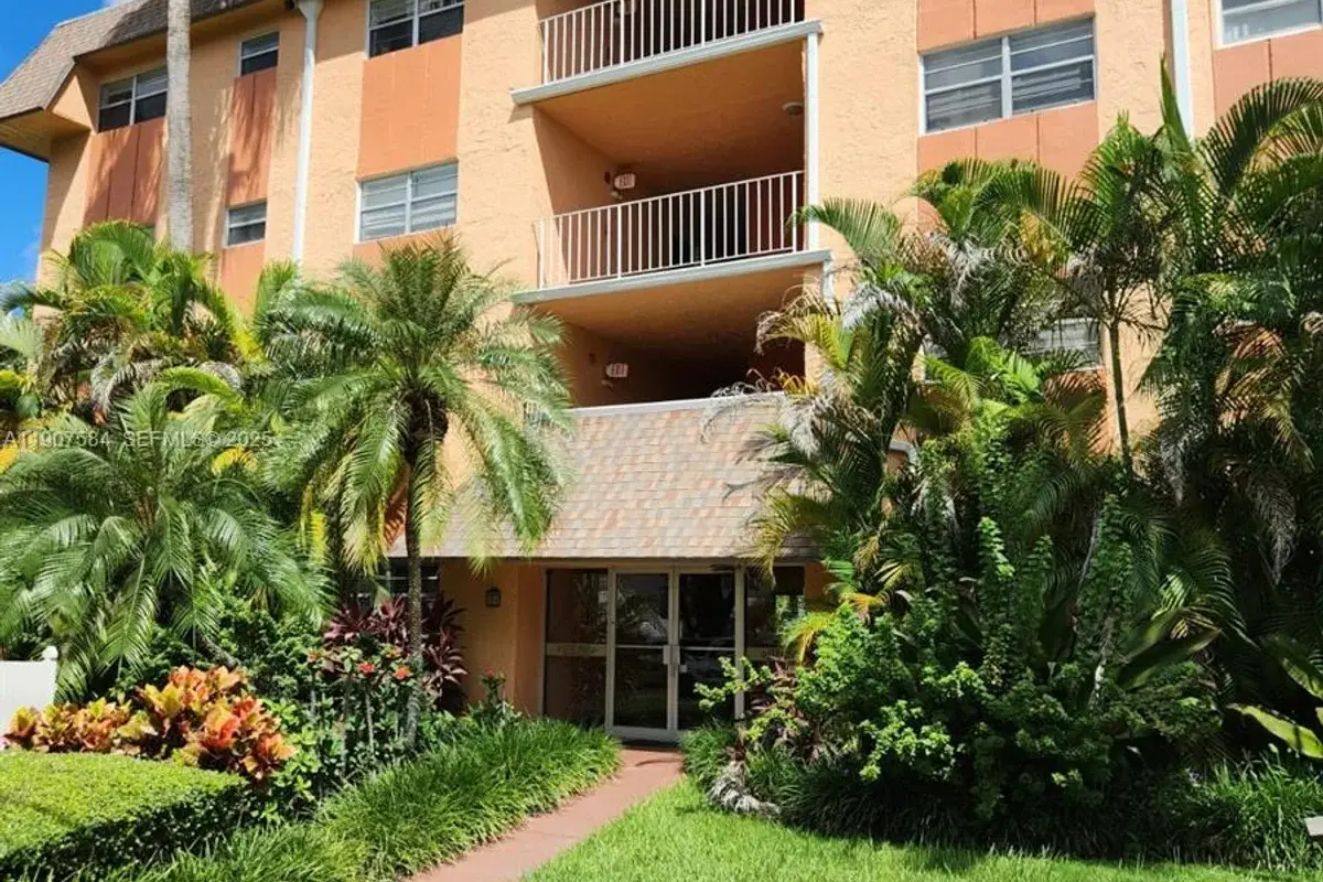 8101 SW 73rd Ave #30, Miami: photo 1 of 14