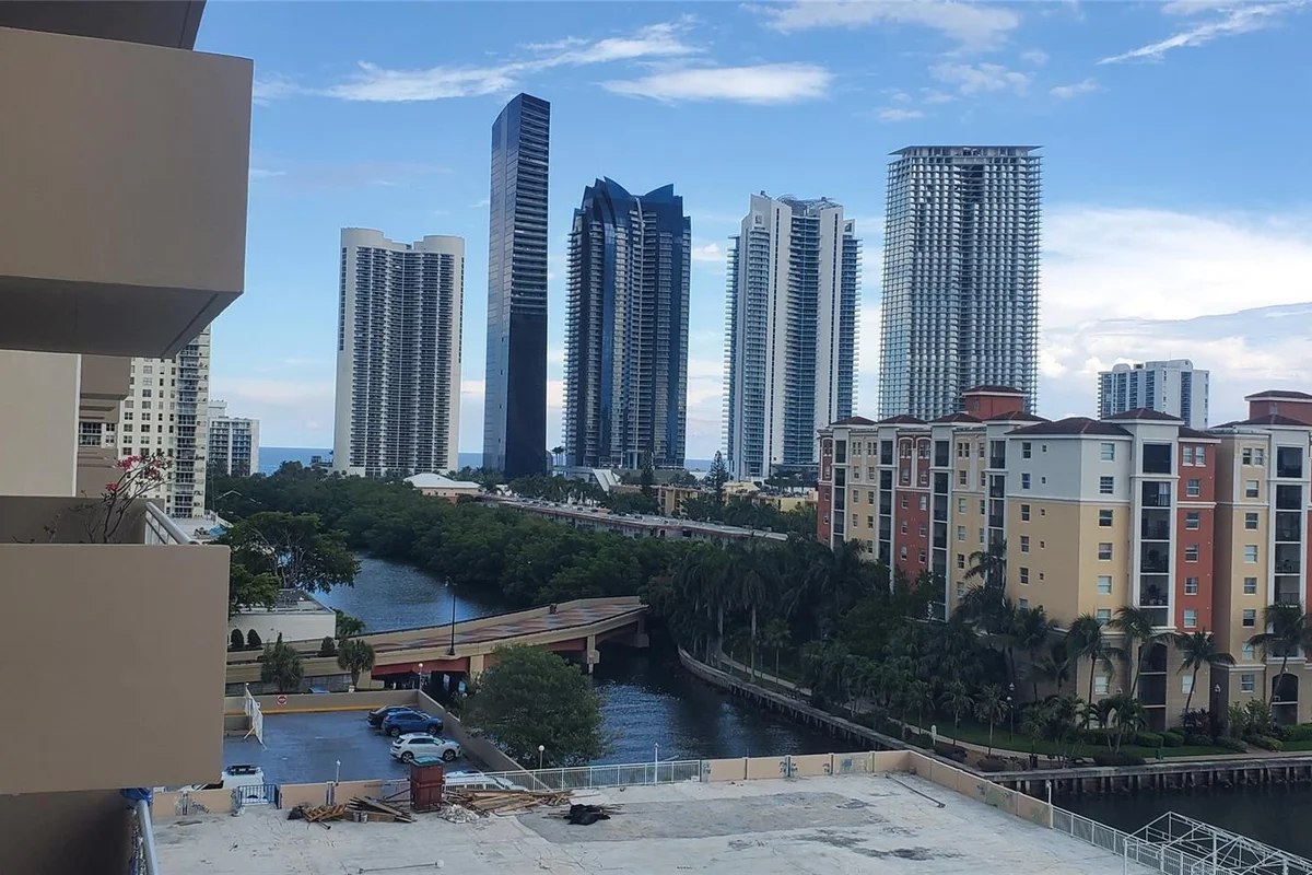 250 174th St #819, Sunny Isles Beach: photo 1 of 14