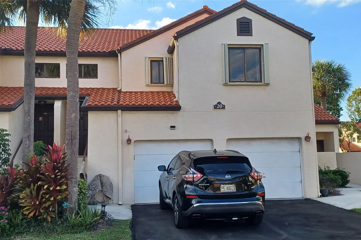 20 Via De Casas Sur #204, Boynton Beach: photo 1 of 9