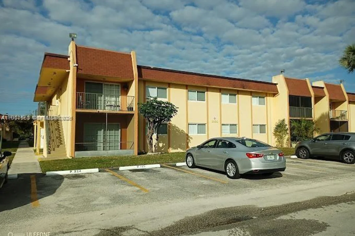2952 NW 55th Ave #2D, Lauderhill: photo 1 of 18