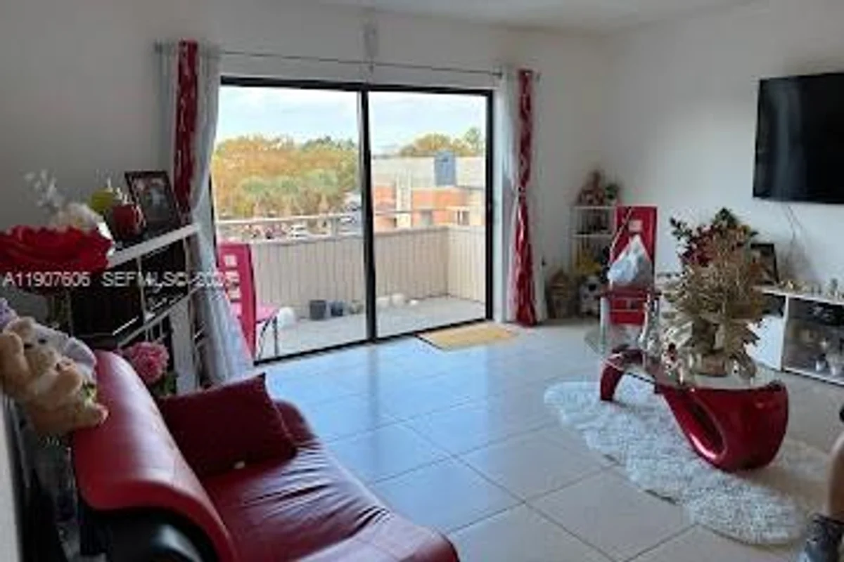 17600 NW 68th Ave #B4002, Hialeah: photo 1 of 15