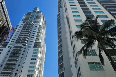 244 Biscayne Blvd #308, Miami: photo 1 of 10