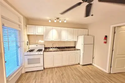441 Collins Ave #12A, Miami Beach: photo 1 of 5