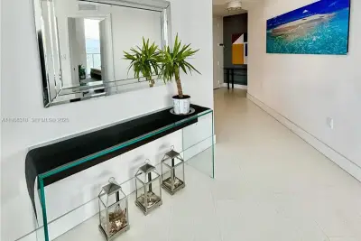 79 SW 12th St #4012-S, Miami: photo 1 of 34