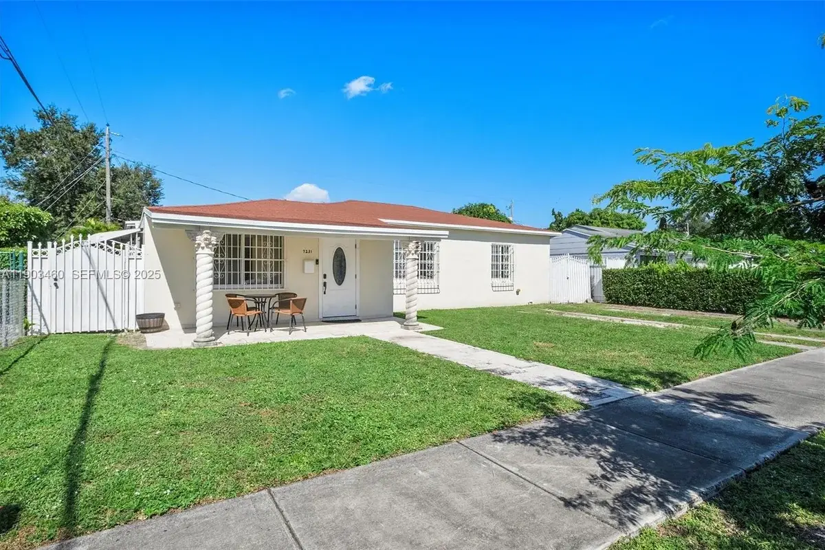 7231 SW 6th St, Miami: photo 1 of 34