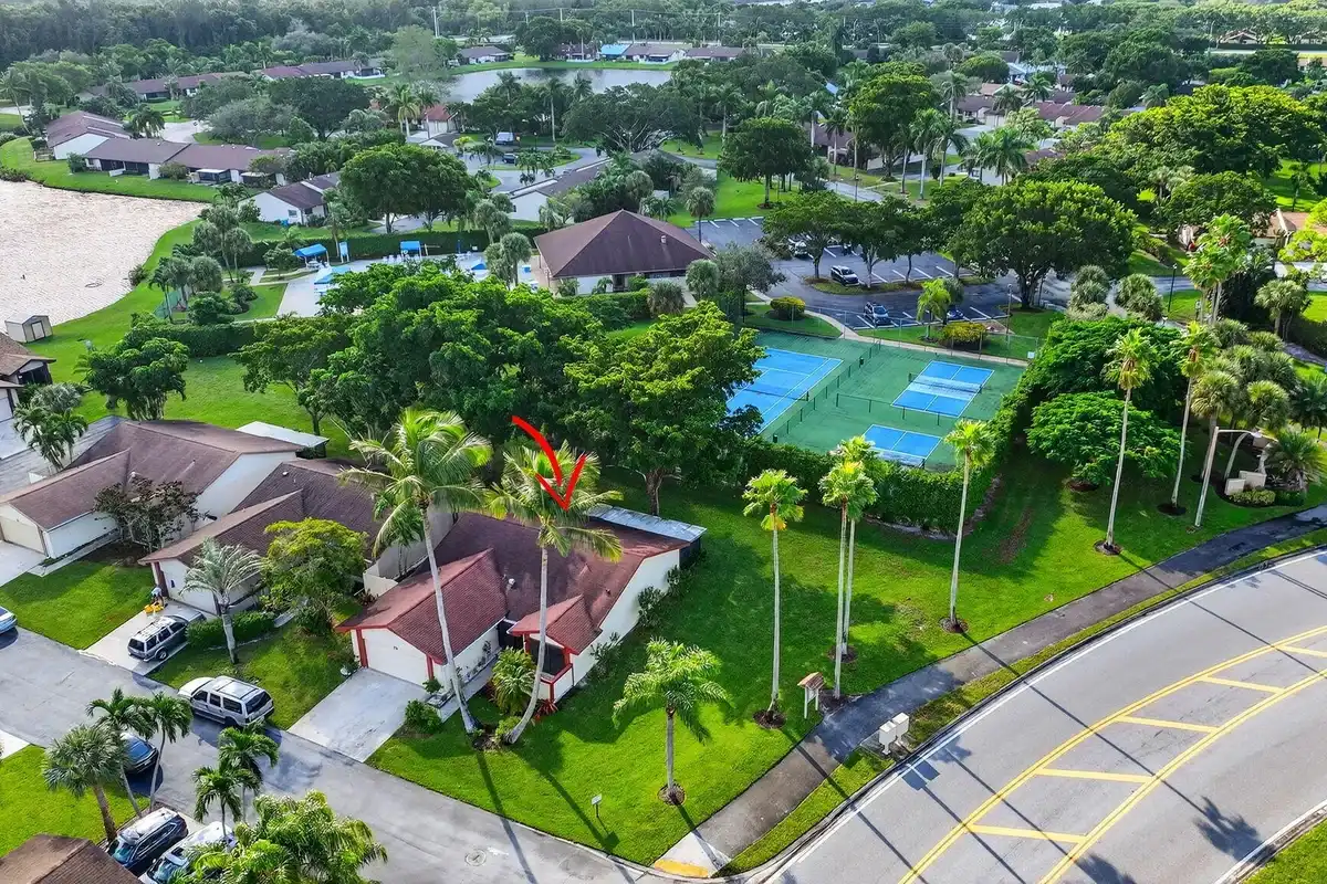 29 Fawlkland Cir, Boynton Beach: photo 1 of 24