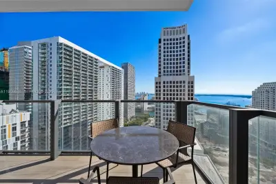 68 SE 6th St #2505, Miami: photo 1 of 18