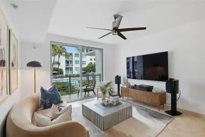 110 Washington Ave #2420, Miami Beach: photo 1 of 30